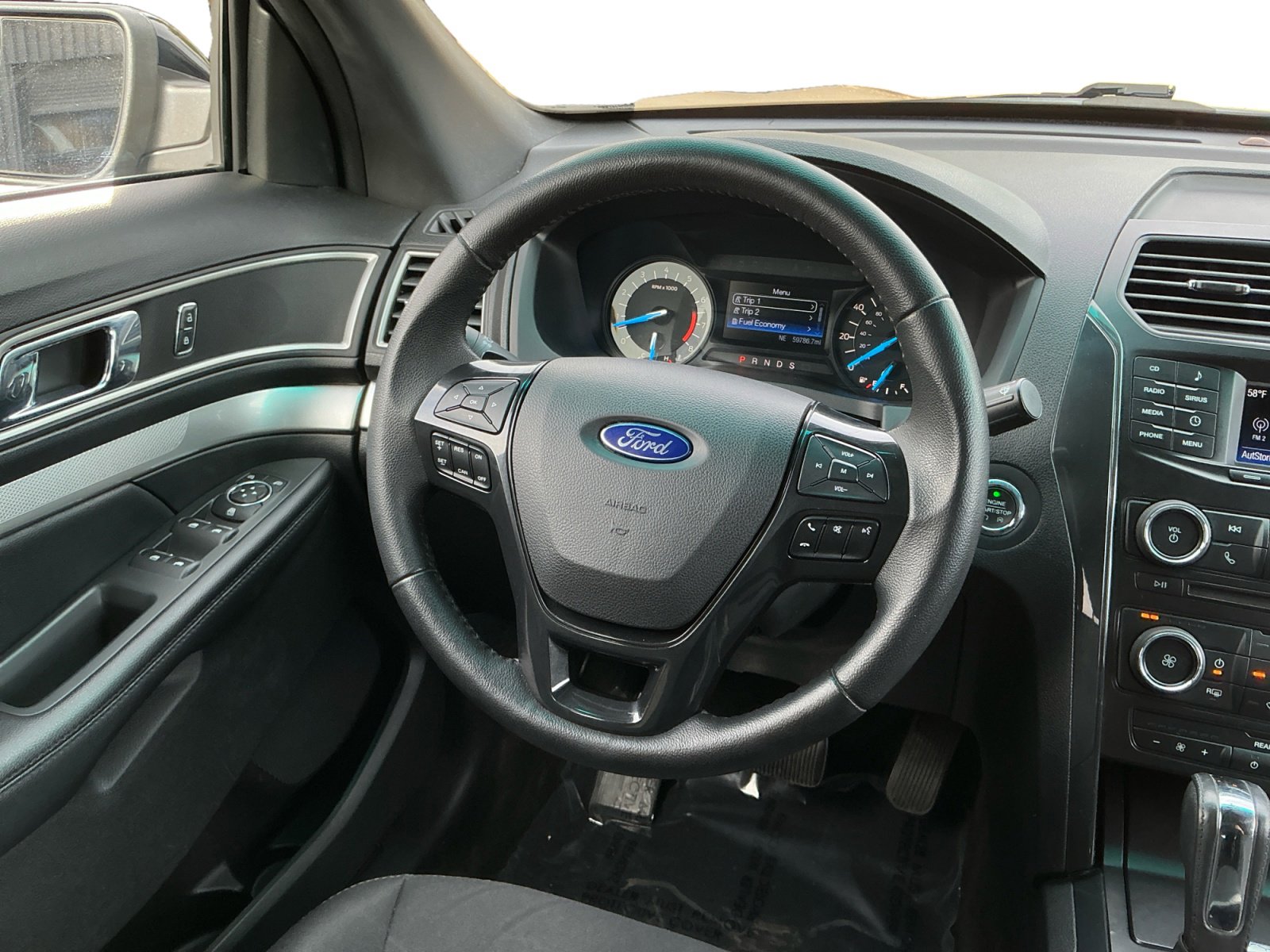 Used 2017 Ford Explorer XLT image 11