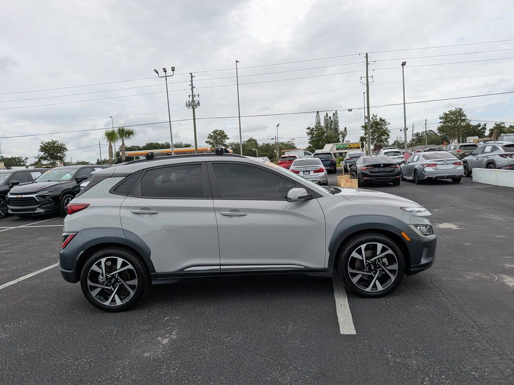 Used 2022 Hyundai Kona Limited FWD image 9