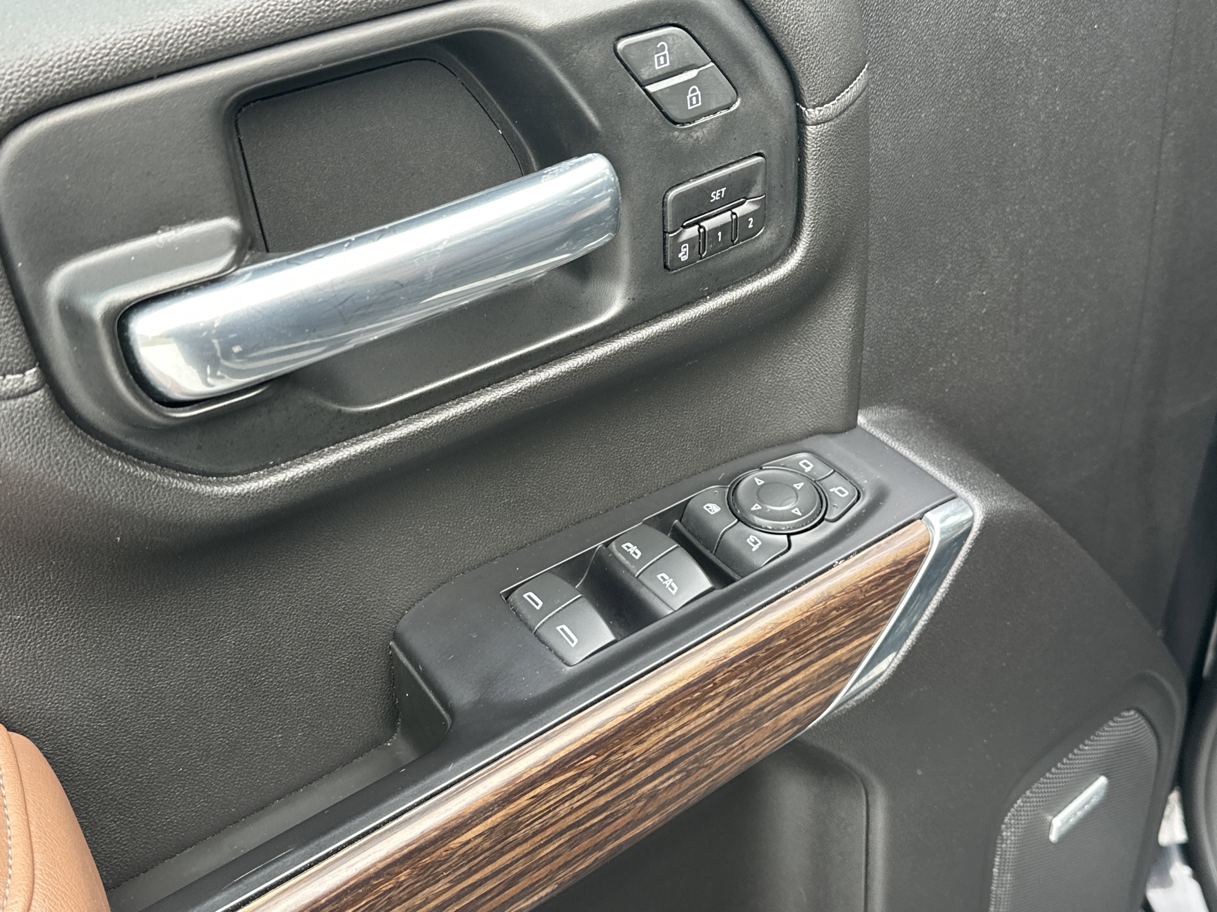 Used 2021 Chevrolet Silverado 1500 High Country w/ Technology Package image 15