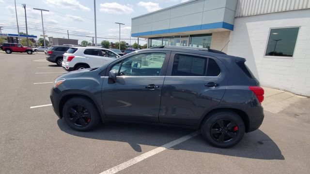 Used 2018 Chevrolet Trax LT w/ LT Convenience Package FWD image 5