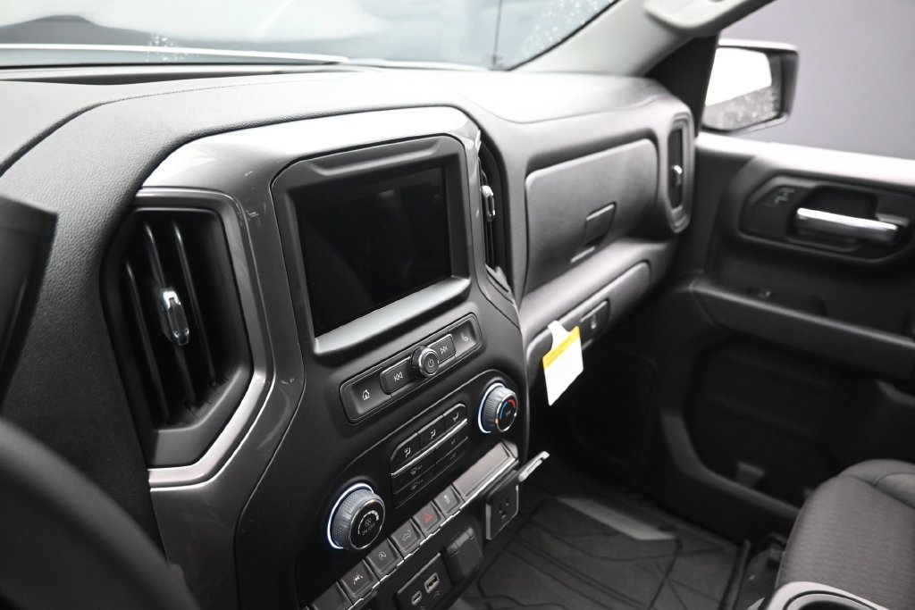 New 2026 Chevrolet Silverado 1500 Custom w/ LPO, Dark Essentials Package AWD/4WD image 17