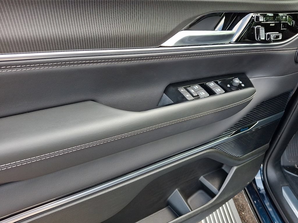 New 2026 Jeep Grand Wagoneer L Summit w/ Rear Seat Video Group I AWD/4WD image 9