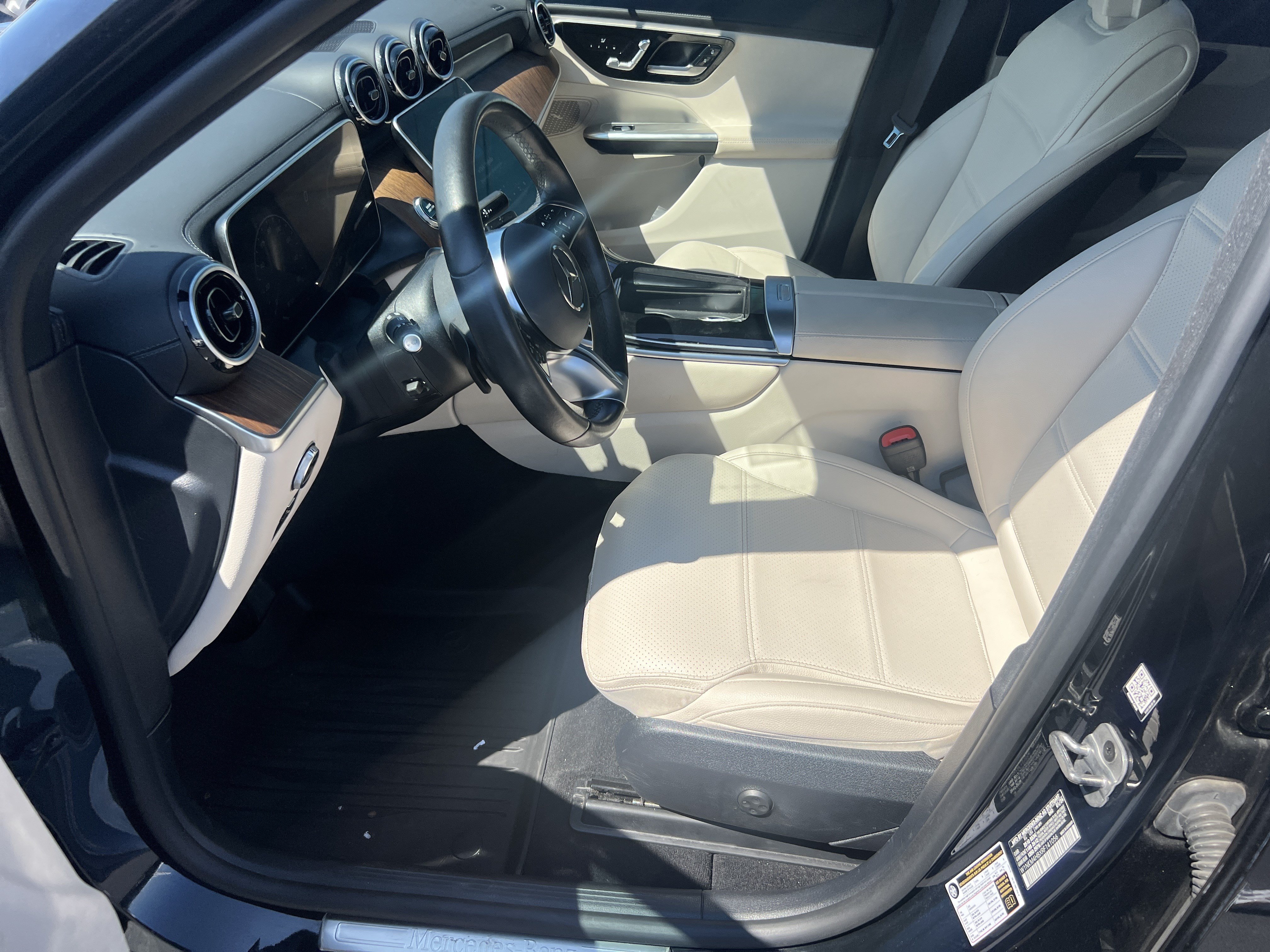 Used 2024 Mercedes-Benz GLC 300 4MATIC image 16