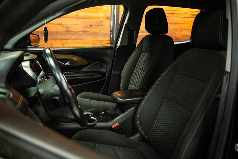 Used 2021 GMC Terrain SLE w/ LPO, Floor Liner Package FWD image 9