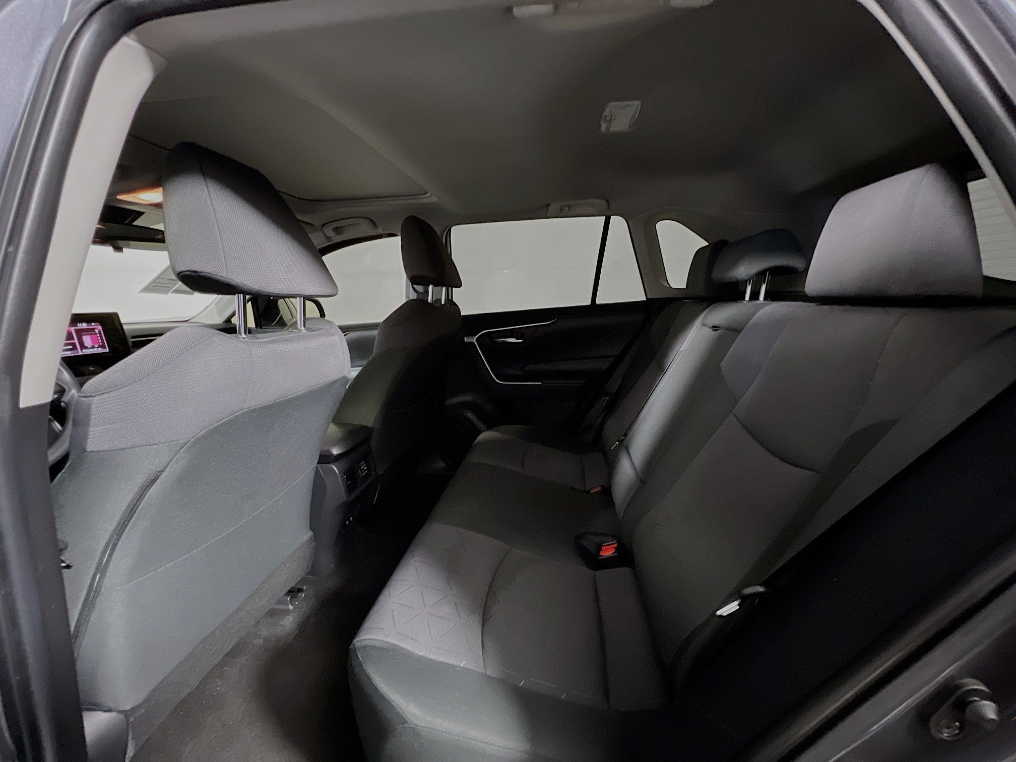 Used 2020 Toyota RAV4 XLE w/ Convenience Package image 29