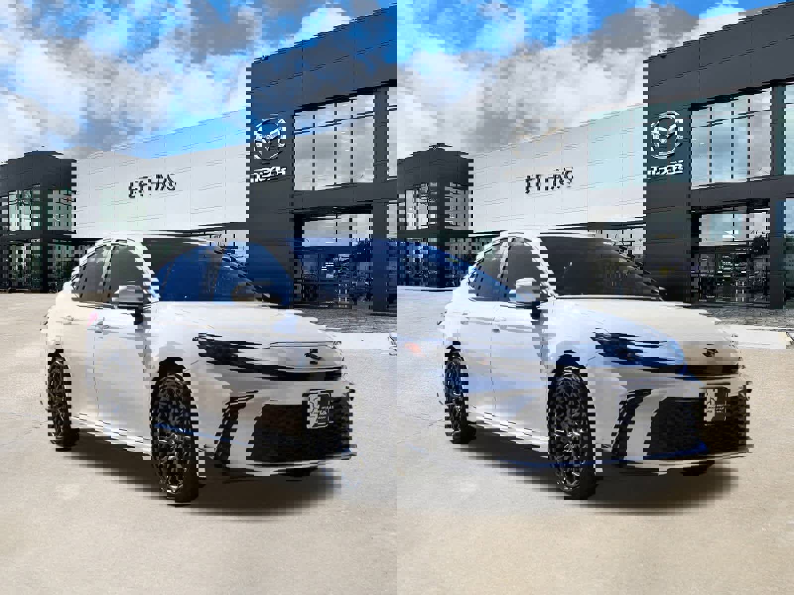 Used 2025 Toyota Camry SE image 4