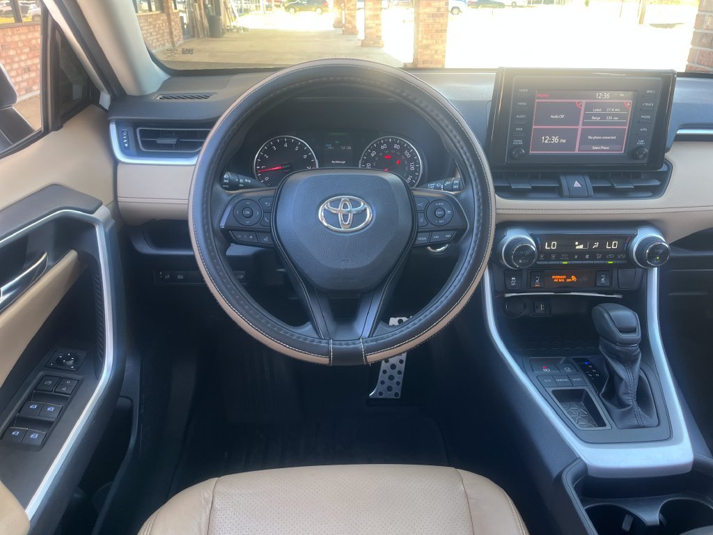 Used 2019 Toyota RAV4 XLE w/ Convenience Package FWD image 14