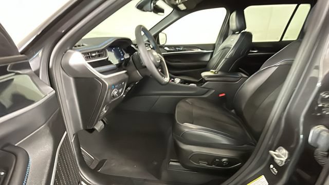 Used 2022 Jeep Grand Cherokee Trailhawk AWD/4WD image 11