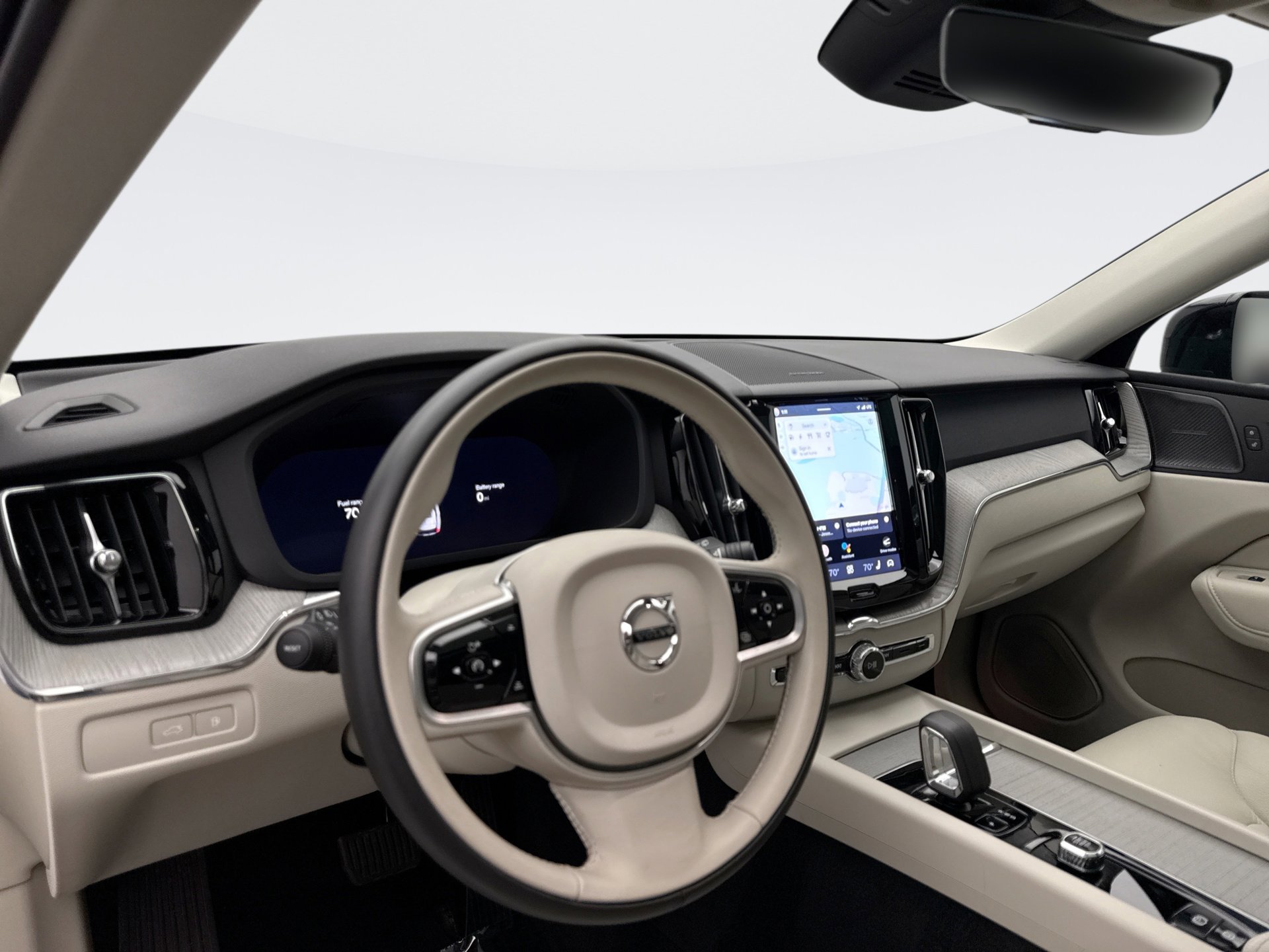 Used 2025 Volvo XC60 T8 Plus w/ Climate Package image 10