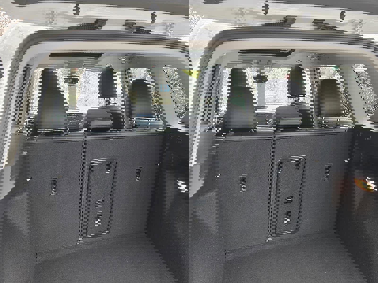 Certified 2023 Volkswagen Taos SEL image 17