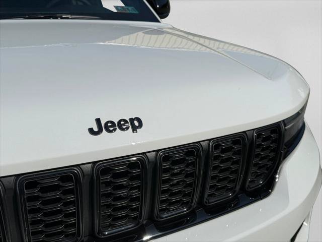 Certified 2024 Jeep Grand Cherokee Altitude AWD/4WD image 32