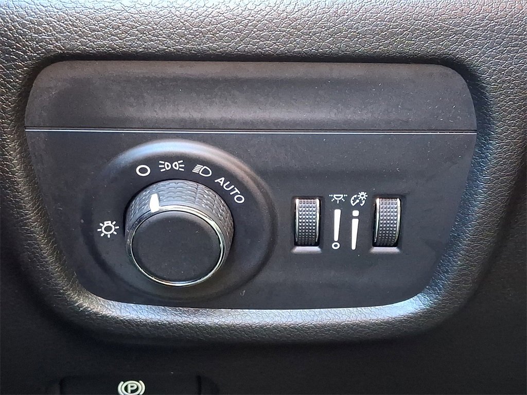 Used 2023 Jeep Grand Cherokee L Laredo image 25