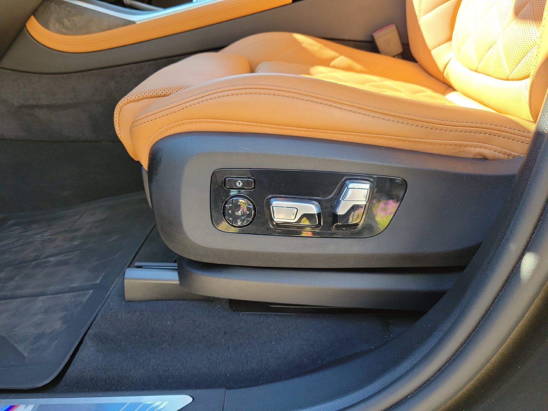 Used 2024 BMW X7 xDrive40i w/ M Sport Package AWD/4WD image 33