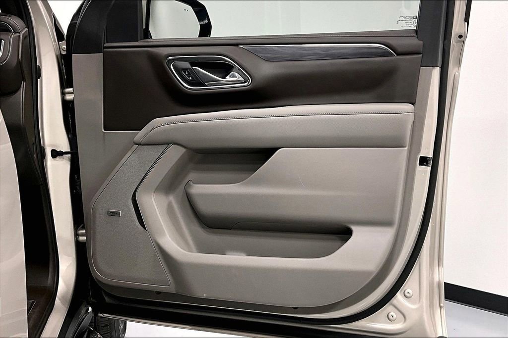 Used 2023 GMC Yukon SLT w/ SLT Luxury Package image 22