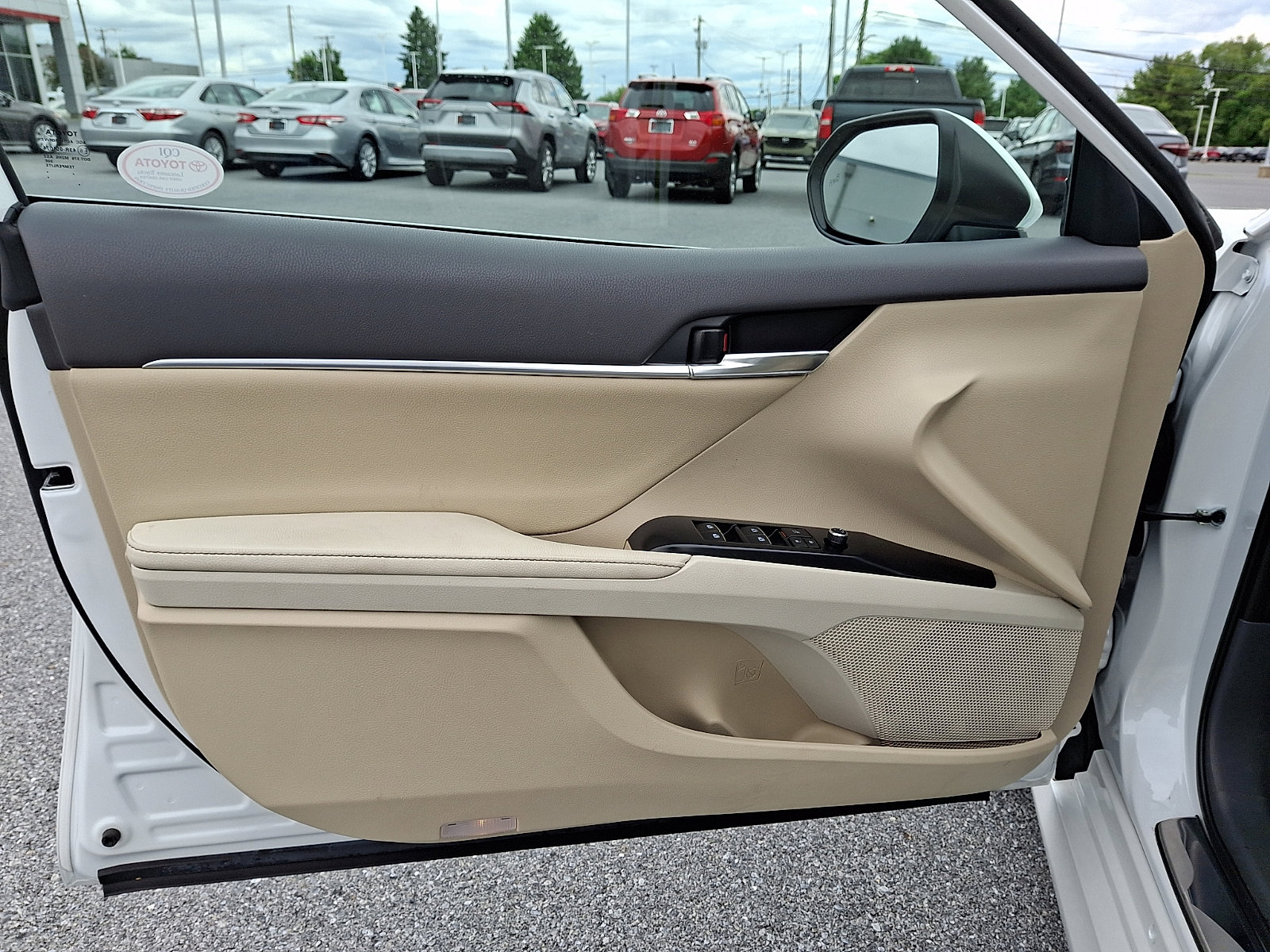 Used 2019 Toyota Camry XLE w/ Driver Assist Package FWD image 13