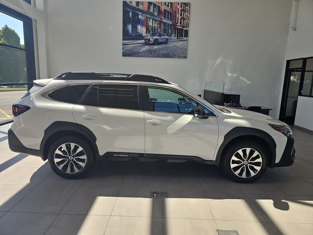 Used 2023 Subaru Outback Limited AWD/4WD image 8