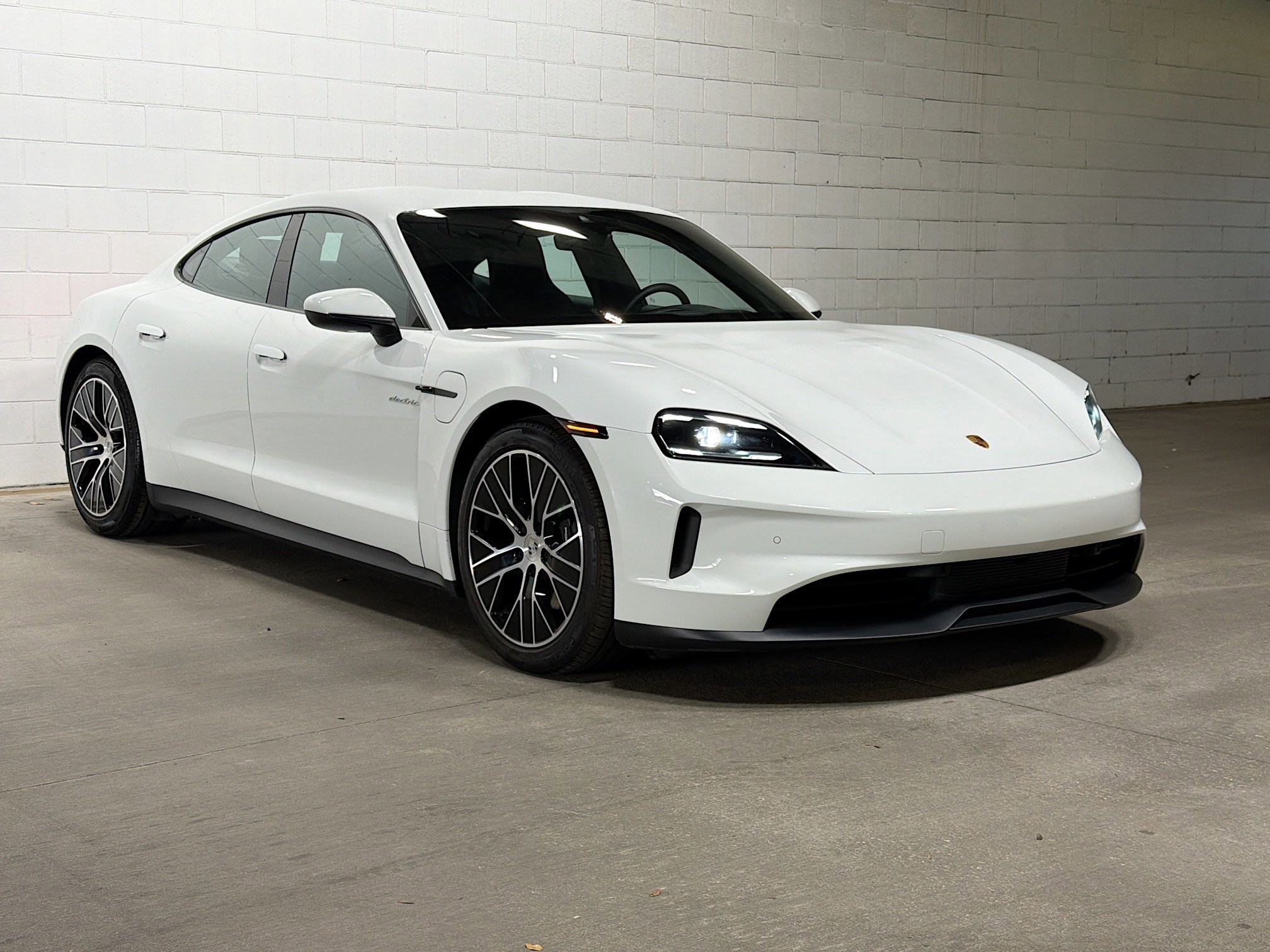 Certified 2025 Porsche Taycan image 6