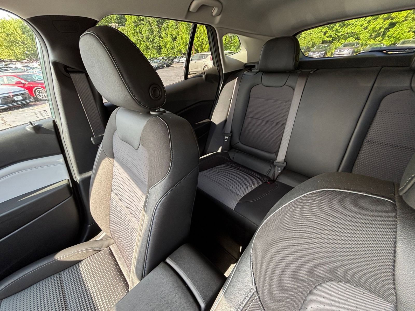 Used 2025 Chevrolet Trax LT w/ LT Convenience Package FWD image 34