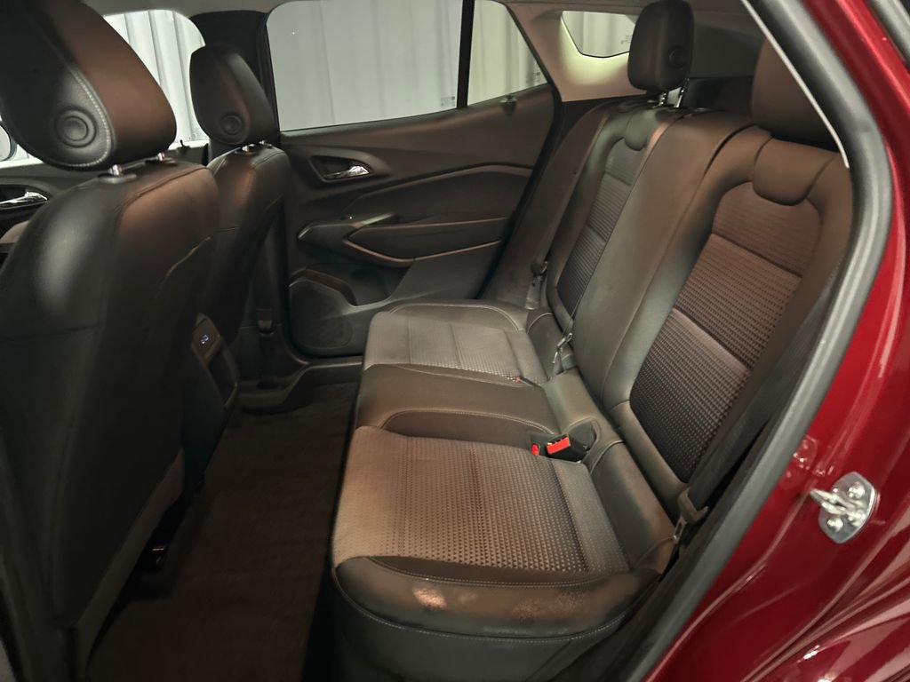 Used 2025 Chevrolet Trax LT w/ LT Convenience Package FWD image 23