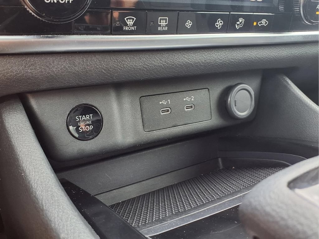 Used 2024 Nissan Rogue SV FWD image 9