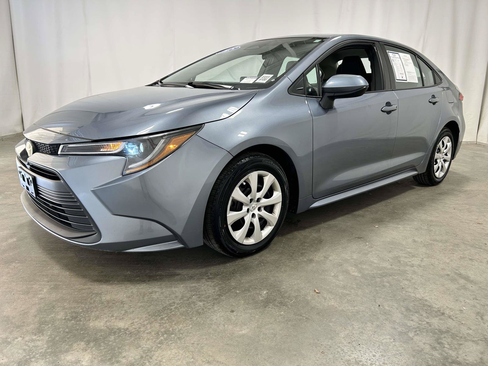 Used 2025 Toyota Corolla LE FWD image 5