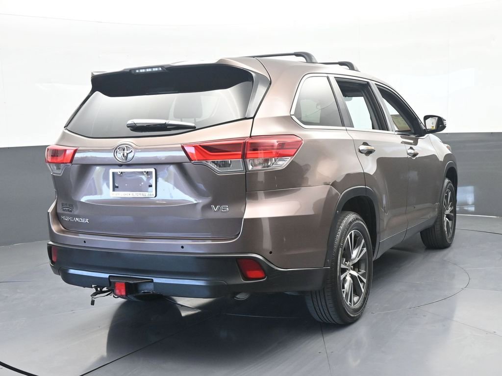 Used 2019 Toyota Highlander LE FWD image 5