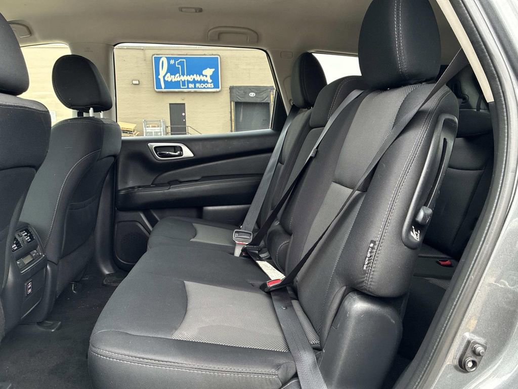 Used 2018 Nissan Pathfinder S image 16