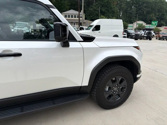 Used 2024 Lexus GX 550 AWD/4WD image 5