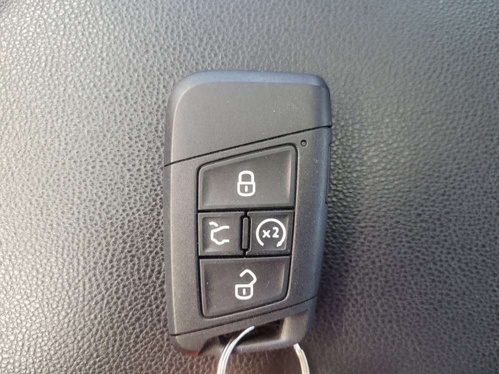 Used 2023 Volkswagen Jetta SE FWD image 32