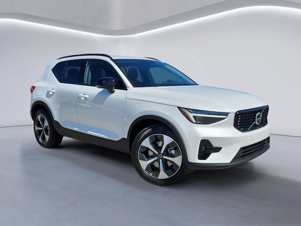 New 2026 Volvo XC40 B5 Plus w/ Protection Package Premier AWD/4WD image 2
