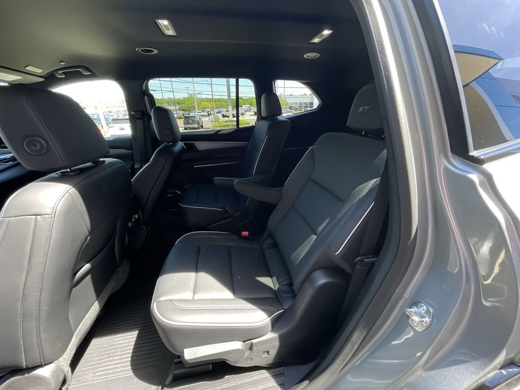 Certified 2025 Buick Enclave Sport Touring w/ Power Package FWD image 23