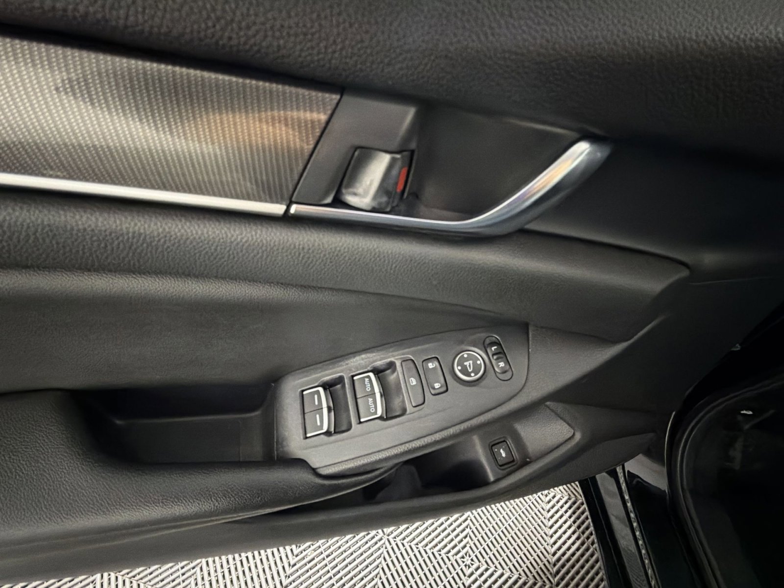 Used 2019 Honda Accord Sport image 15