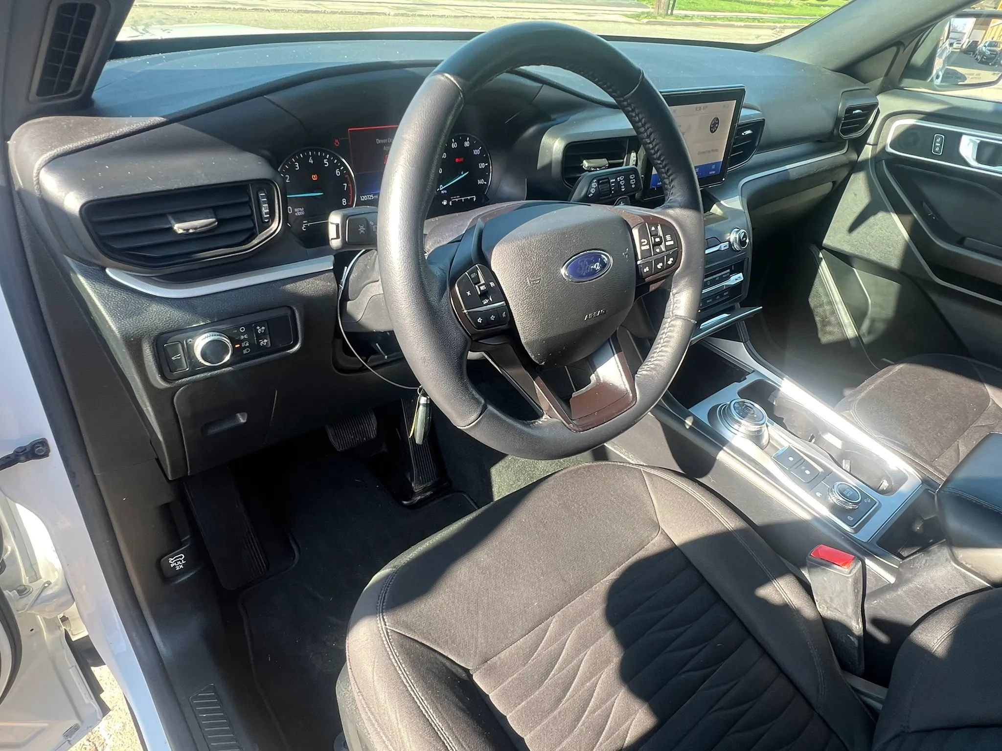 Used 2020 Ford Explorer XLT AWD/4WD image 16
