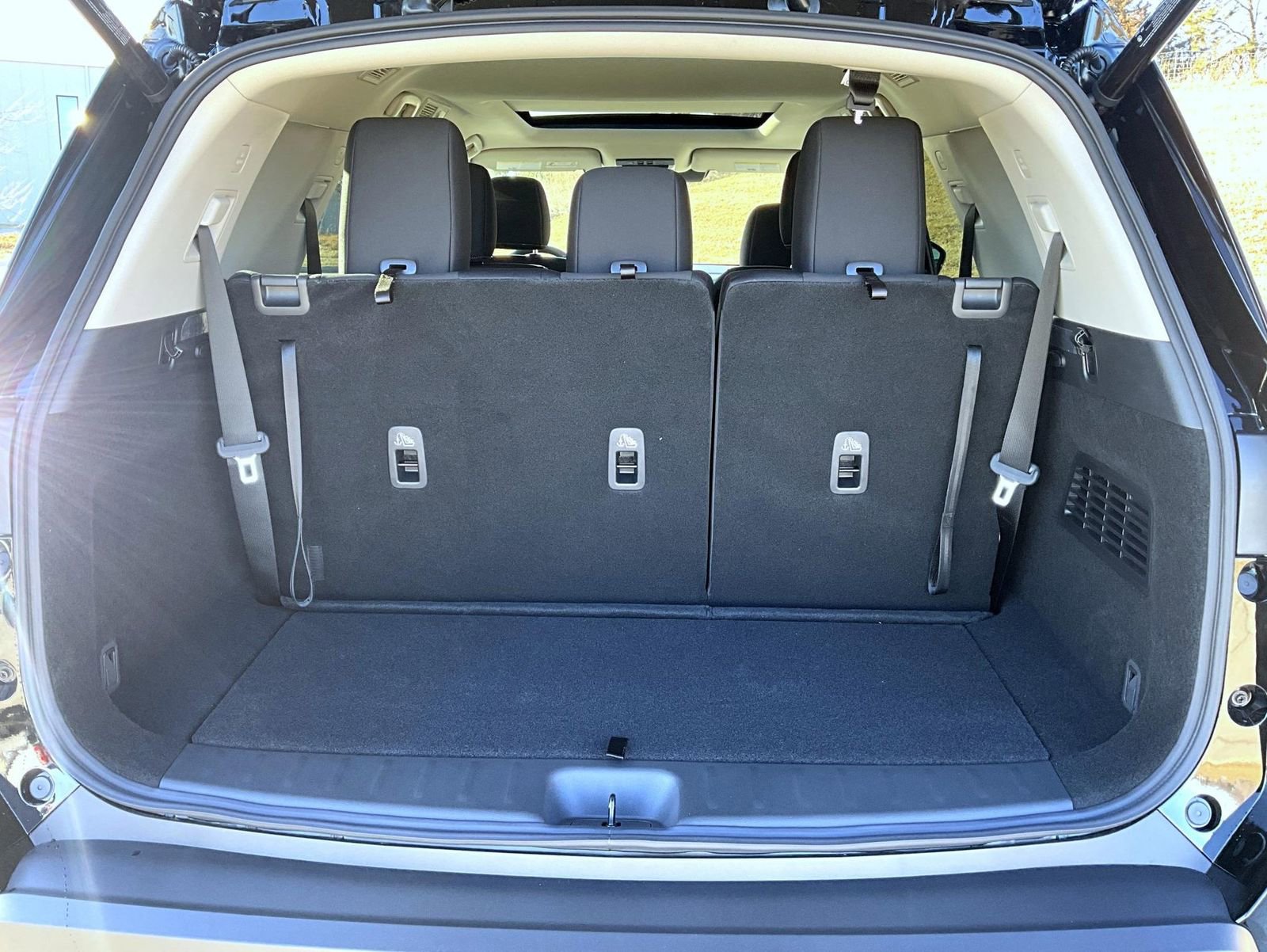 New 2025 Nissan Pathfinder SV w/ SV Premium Package image 9