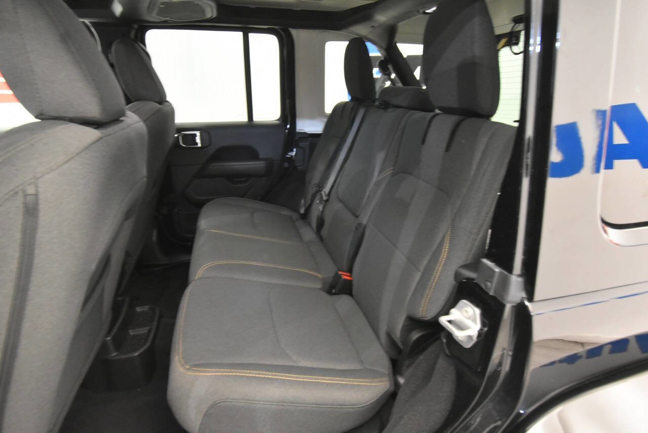 Used 2025 Jeep Wrangler Unlimited Sahara w/ Safety Group image 14