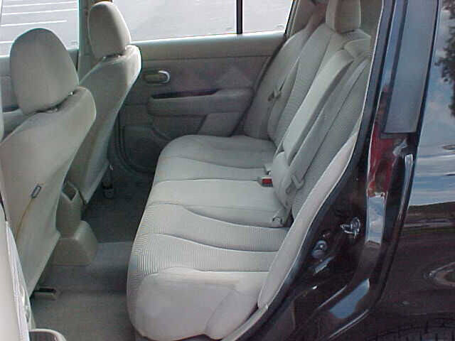 Used 2011 Nissan Versa SL w/ Premium Pkg image 12