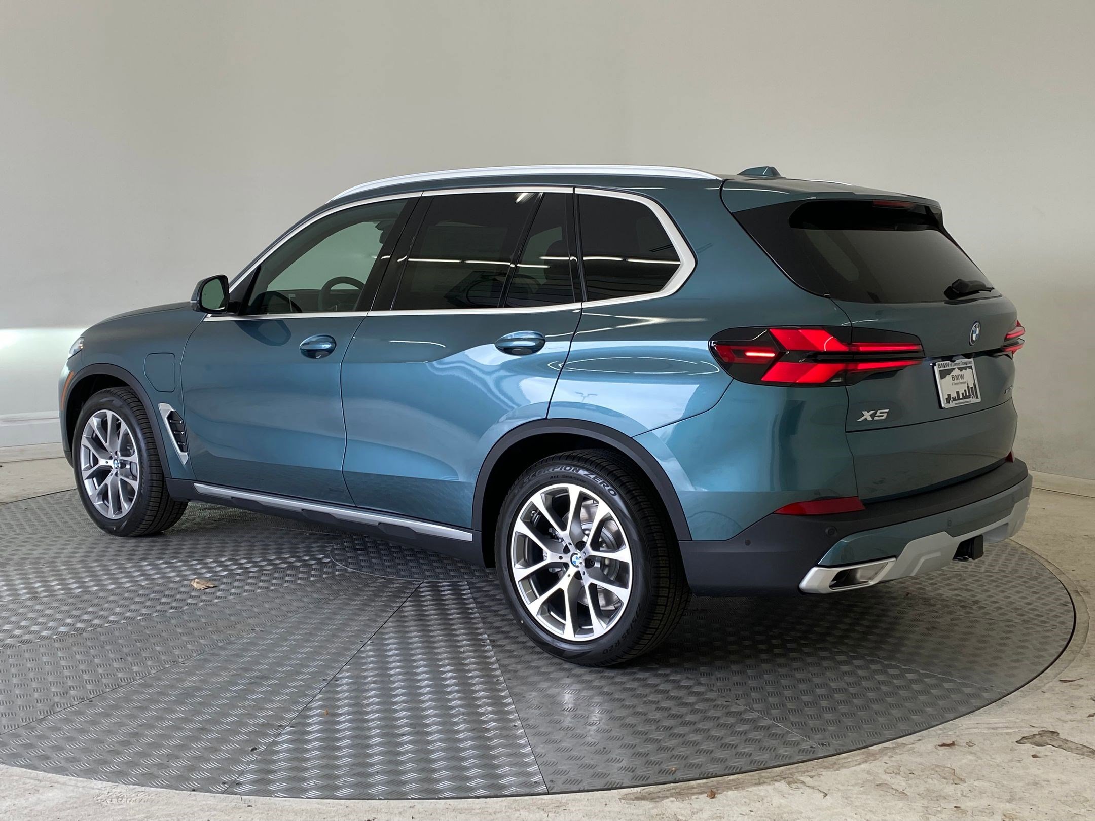 New 2026 BMW X5 xDrive50e w/ Premium Package image 3