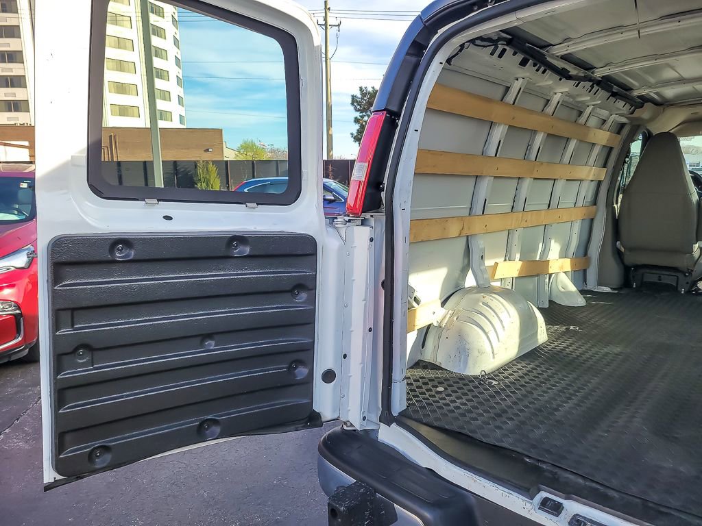 Used 2022 GMC Savana 2500 w/ Driver Convenience Package image 15