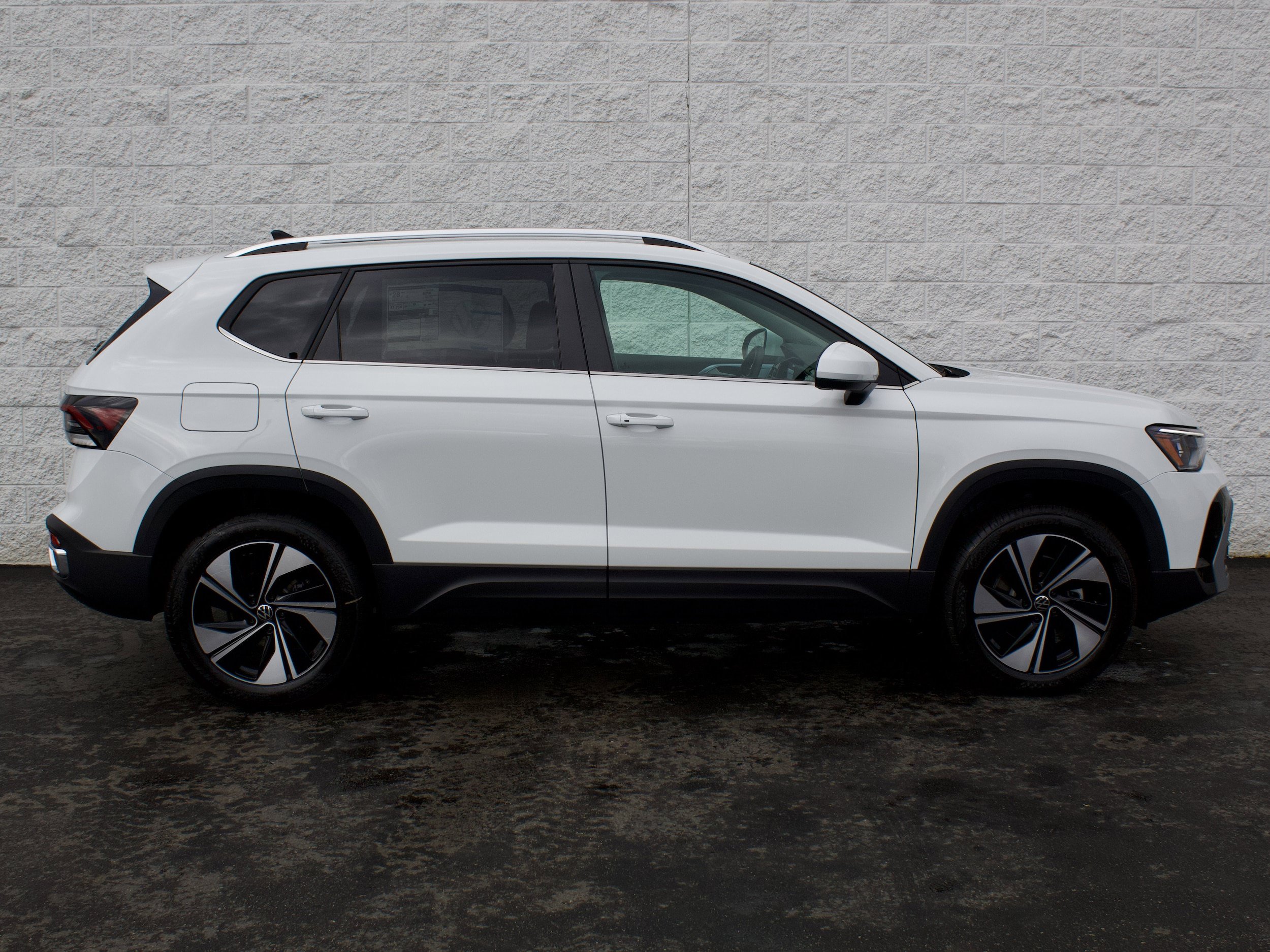 New 2026 Volkswagen Taos SE AWD/4WD image 5