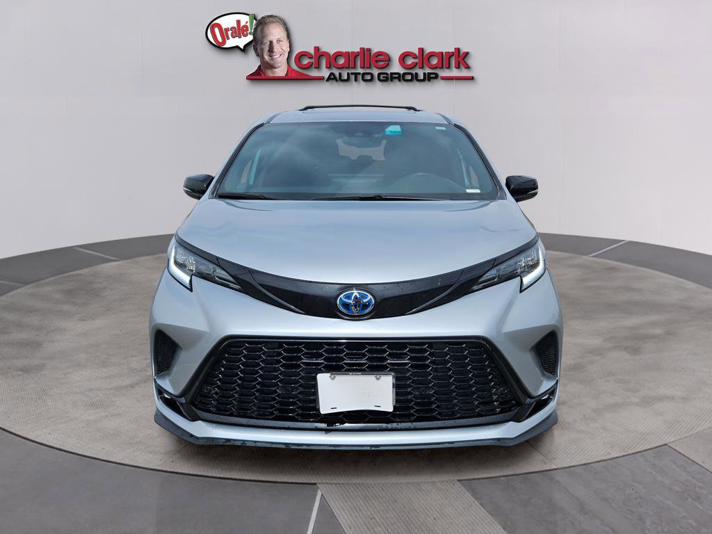 Used 2025 Toyota Sienna XSE w/ XSE Premium Package AWD/4WD image 9