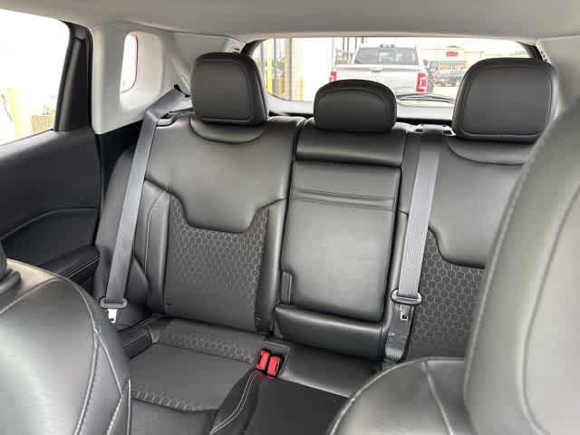 Used 2018 Jeep Compass Latitude w/ Popular Equipment Group AWD/4WD image 5