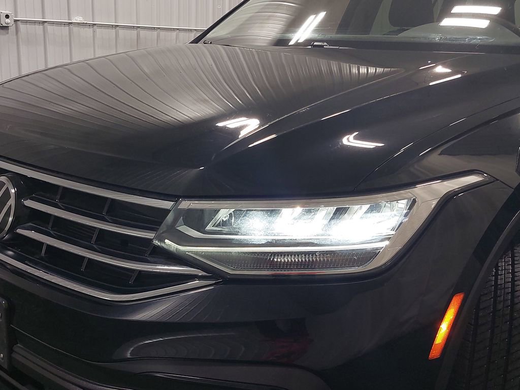 Used 2023 Volkswagen Tiguan SE image 31