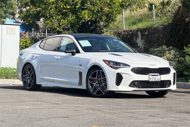 Used 2022 Kia Stinger GT2 image 2