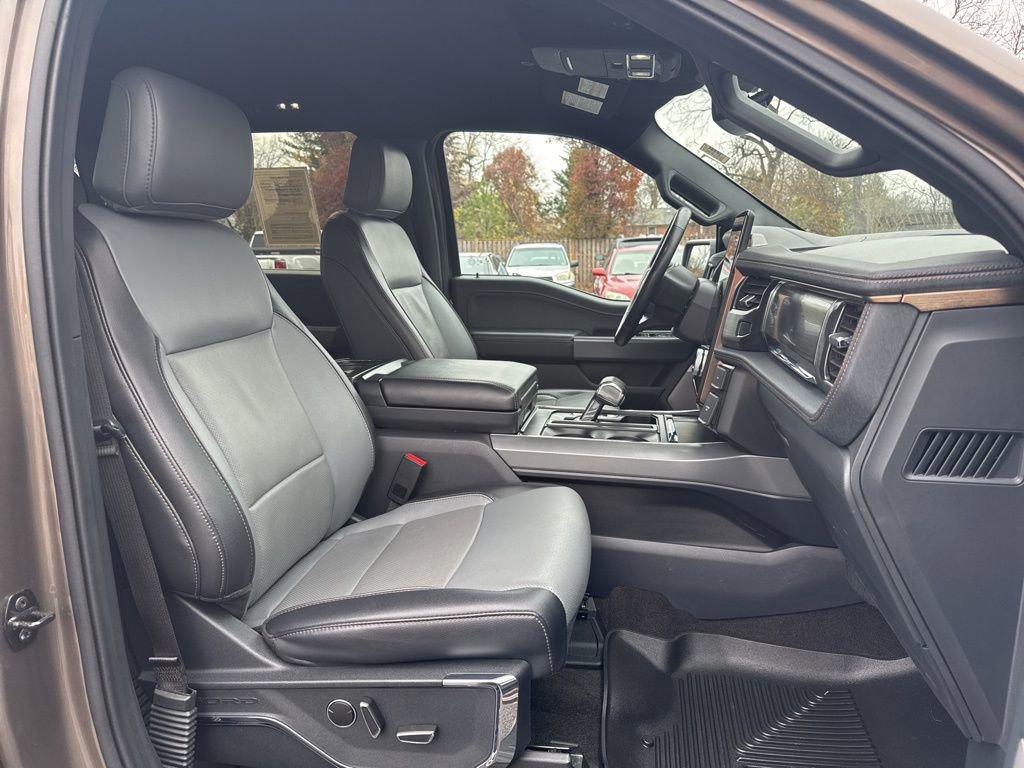 Used 2022 Ford F150 Lightning Lariat image 16