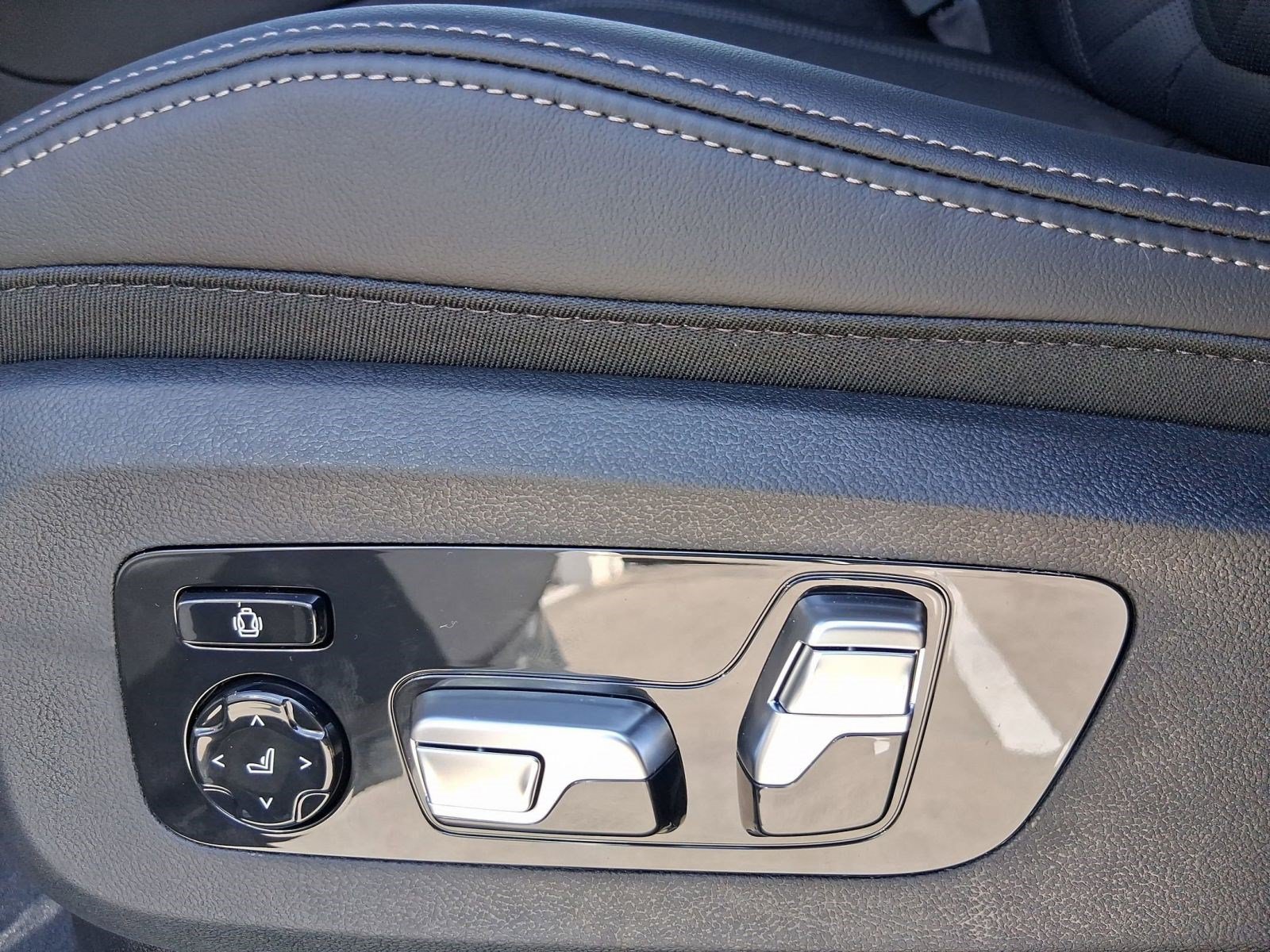 Used 2026 BMW X5 sDrive40i w/ Climate Comfort Package RWD image 13