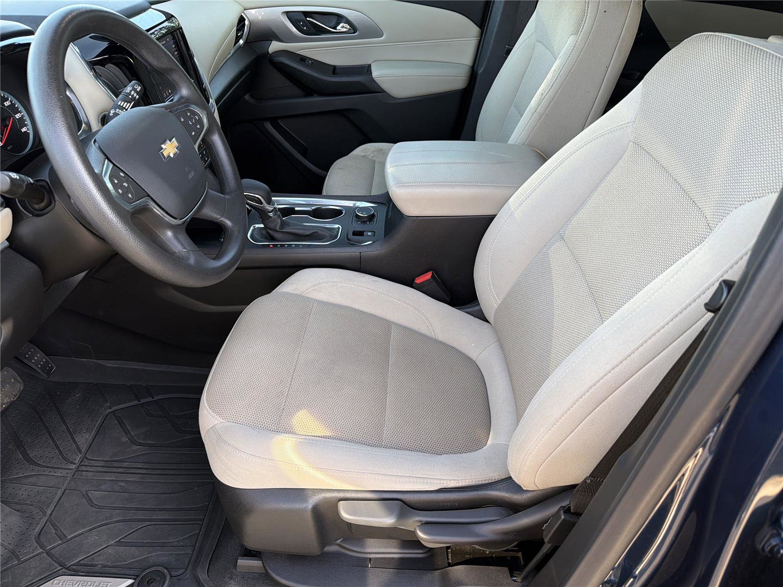 Used 2022 Chevrolet Traverse LS FWD image 8