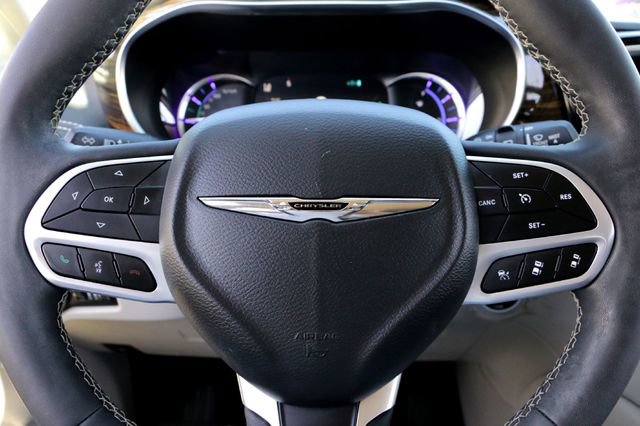 Used 2022 Chrysler Pacifica Limited w/ Uconnect Theater Family Group image 12