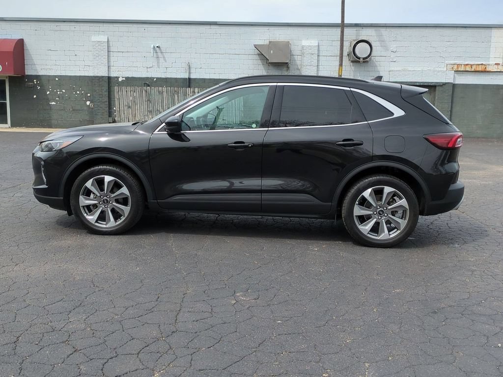 Used 2023 Ford Escape Platinum AWD/4WD image 5