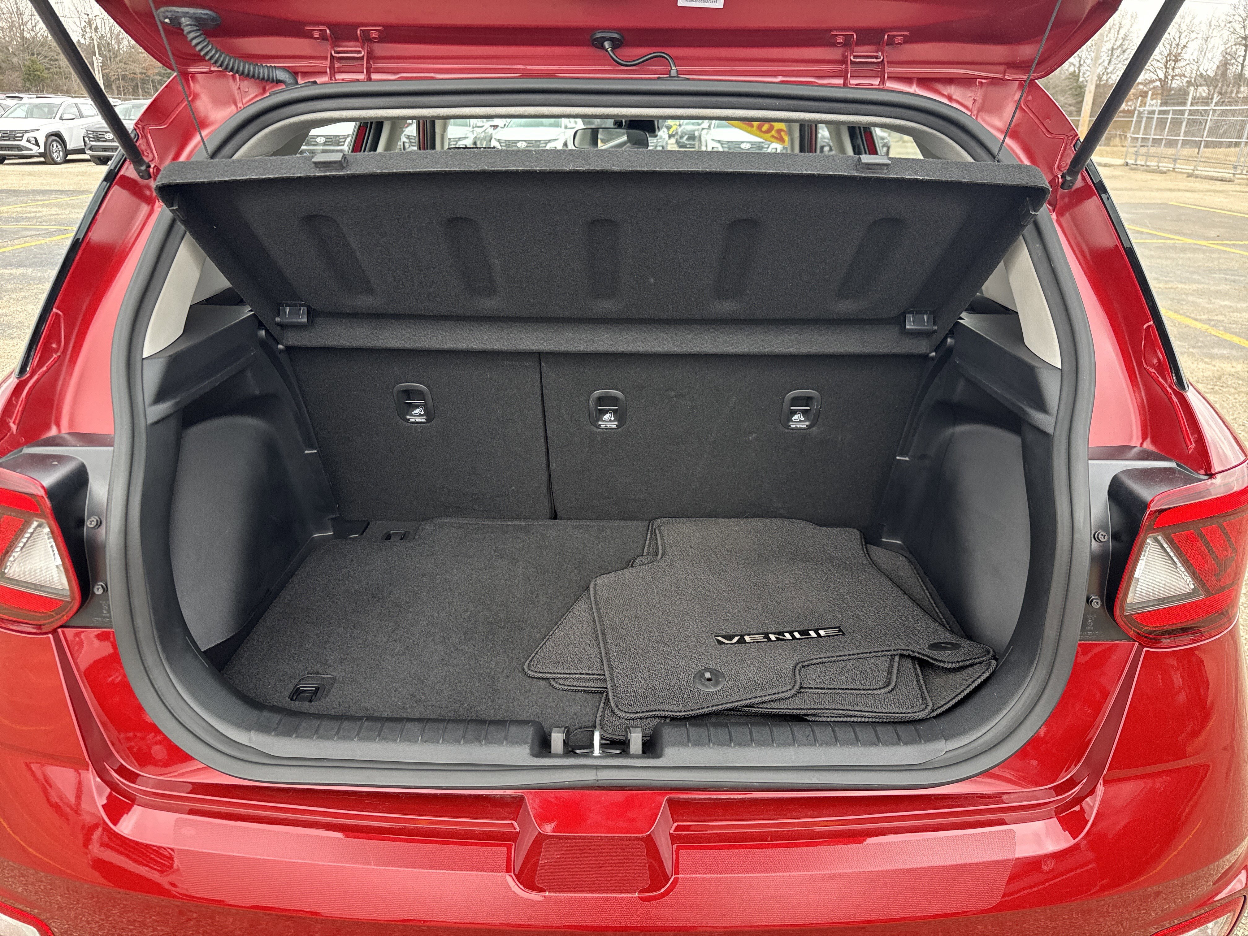 Certified 2025 Hyundai Venue SEL image 8
