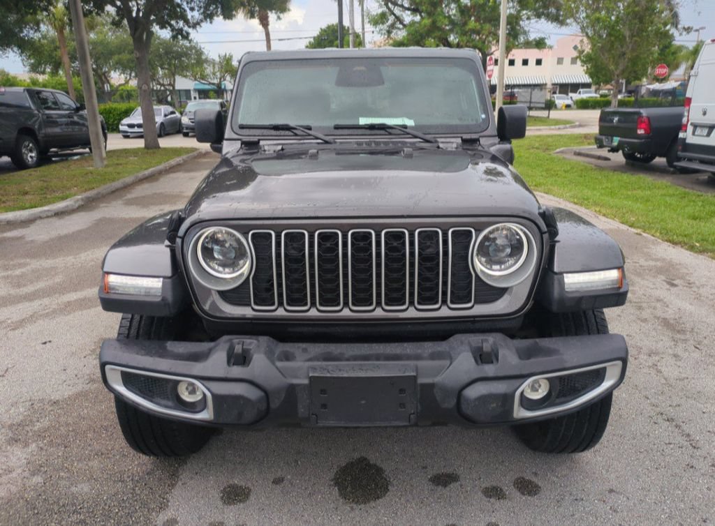 Used 2025 Jeep Wrangler Unlimited Sahara w/ Safety Group AWD/4WD image 4